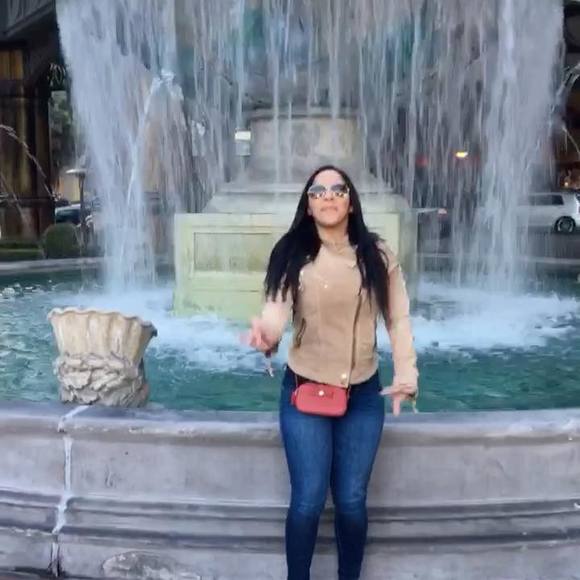 Meet your Posher, Nicole - Picture 1 of 1